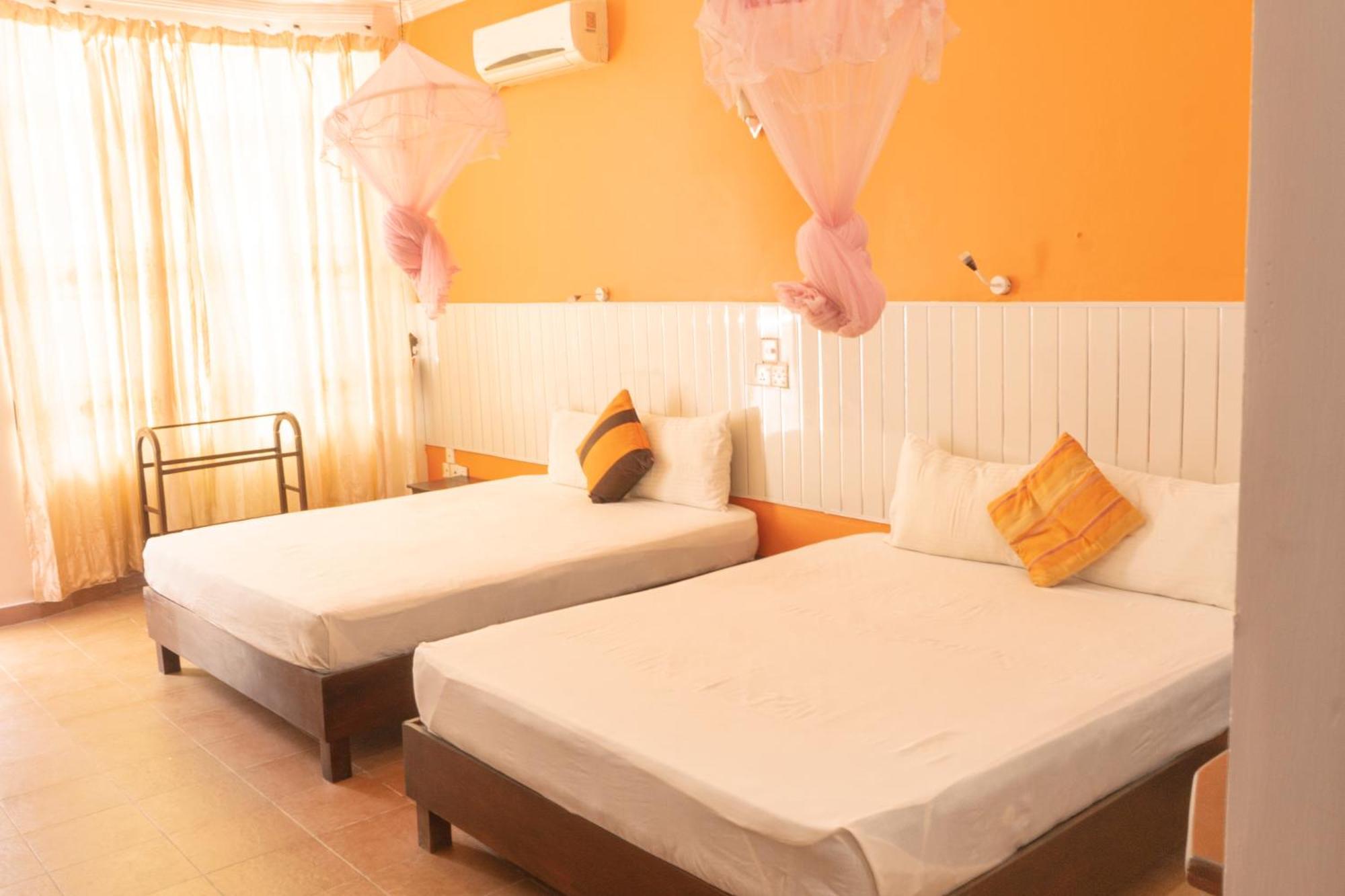 Blumarine Guest House Negombo Exterior photo