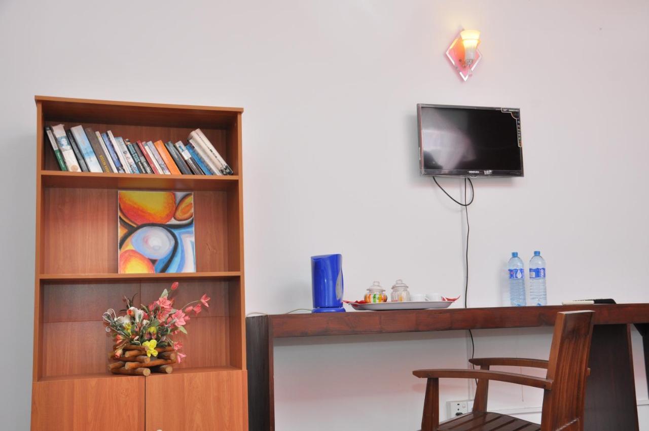 Blumarine Guest House Negombo Exterior photo